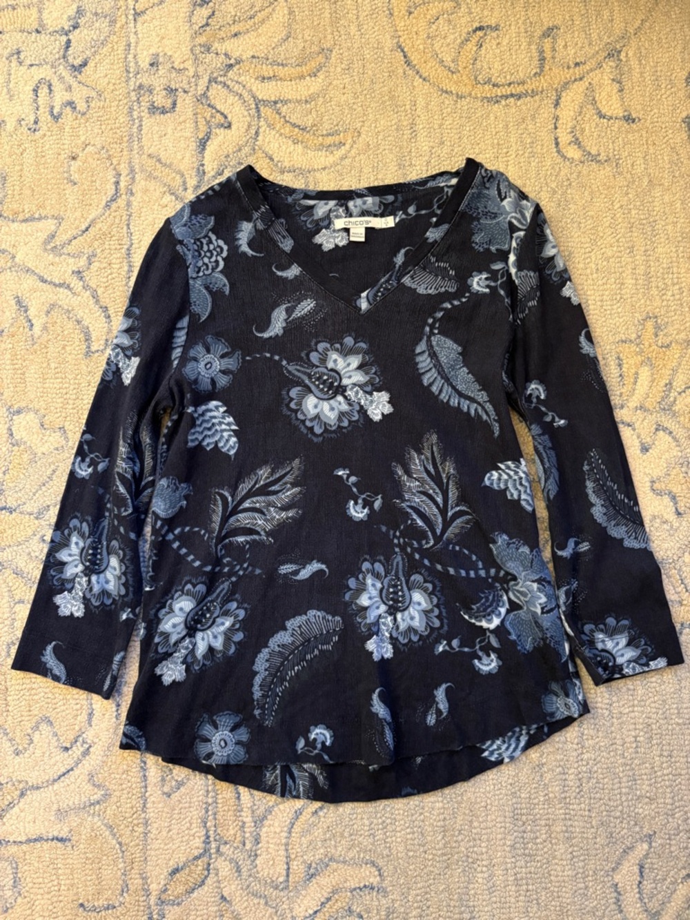 Chico's Small Navy Floral V-Neck Quarter Sleeve Top